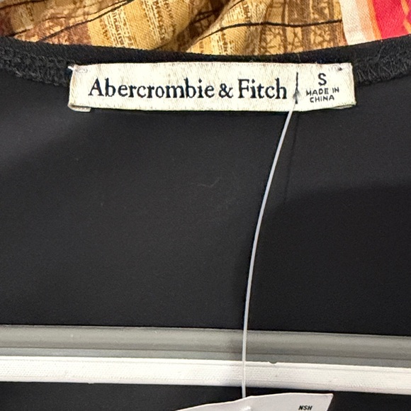 Abercrombie & Fitch Long Sleeve V-Neck Blouse – Size Small – NWT - Picture 2 of 5